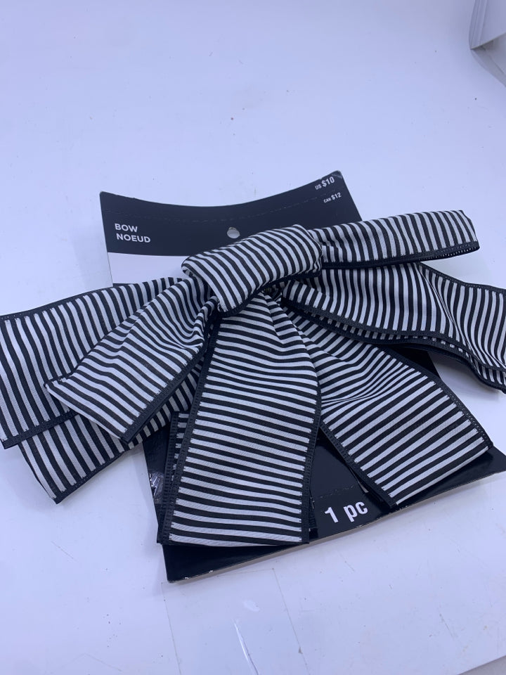 NIP BLACK WHITE STRIPPED BOW