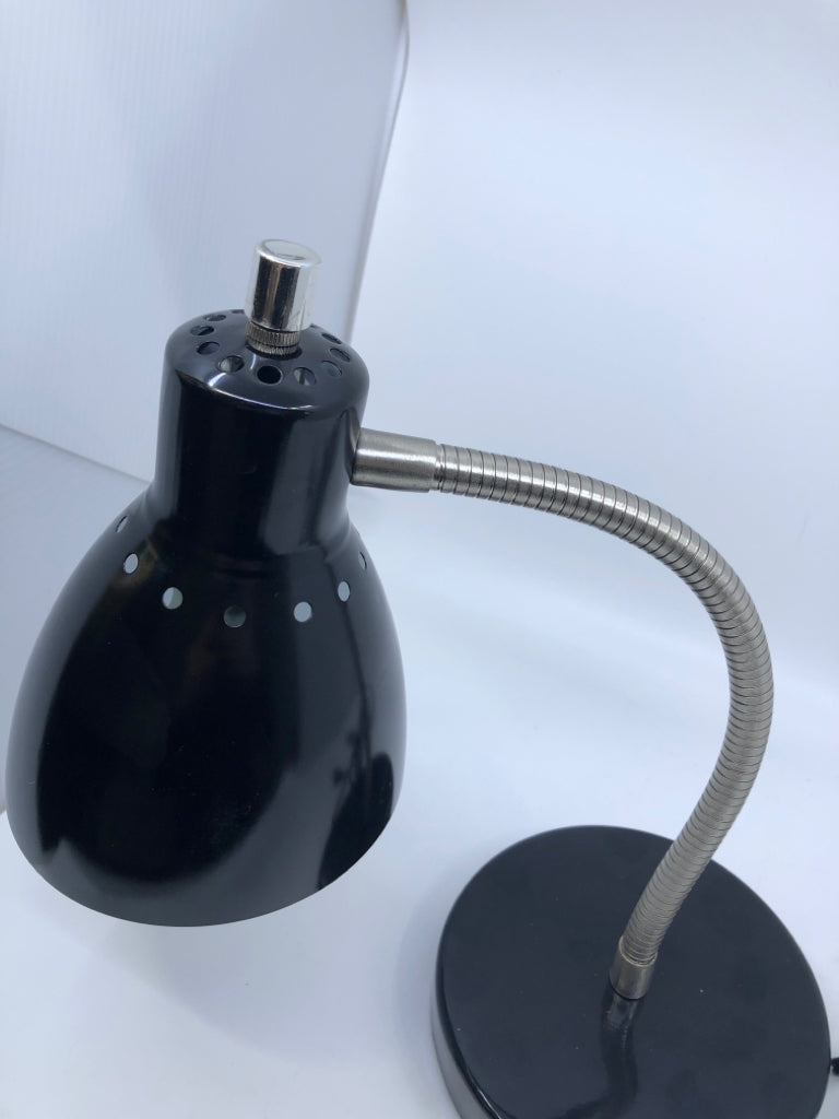 BLACK DESK LAMP.