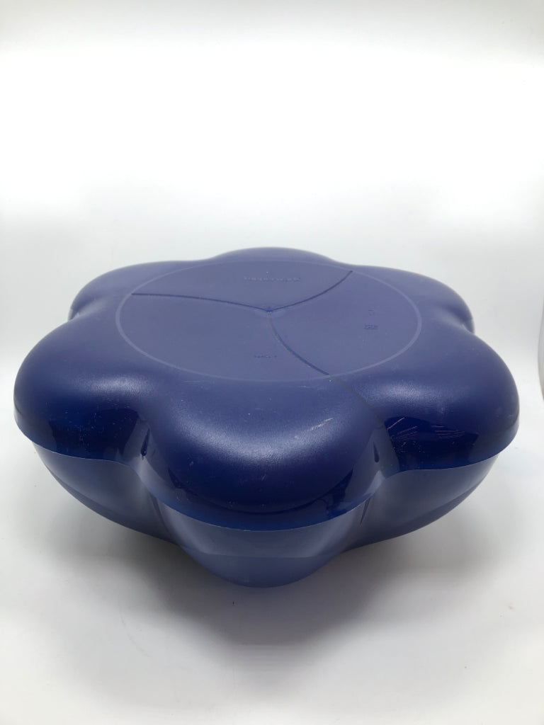 11PC BLUE TUPPERWARE CHIP N'DIP SERVING SET W/4 BOWLS.