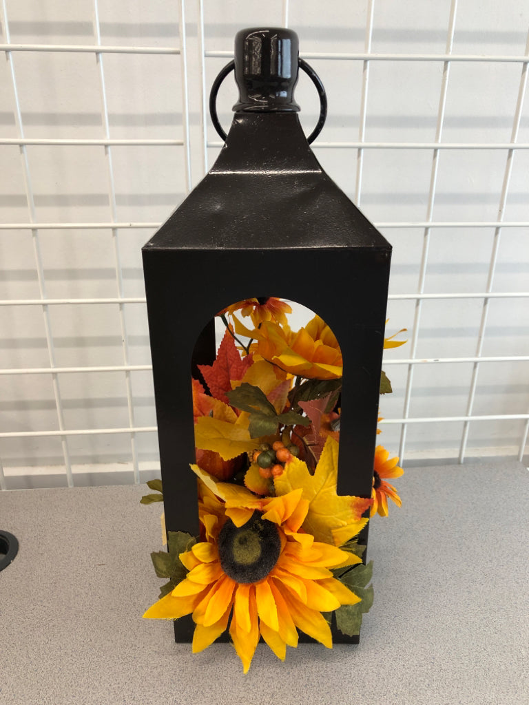 SUNFLOWER & PUMPKIN CANDLE LANTERN.