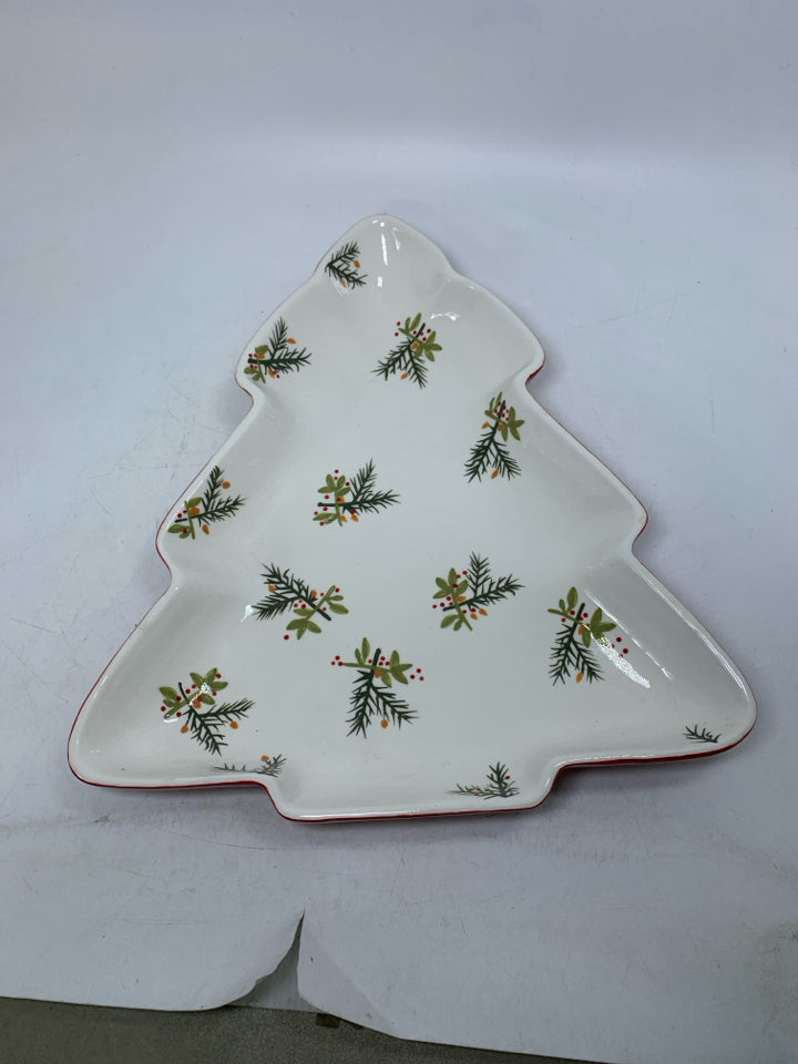 CHRISTMAS TREE SHAPED W/ MISTLETOE DETAILS PLATTER.