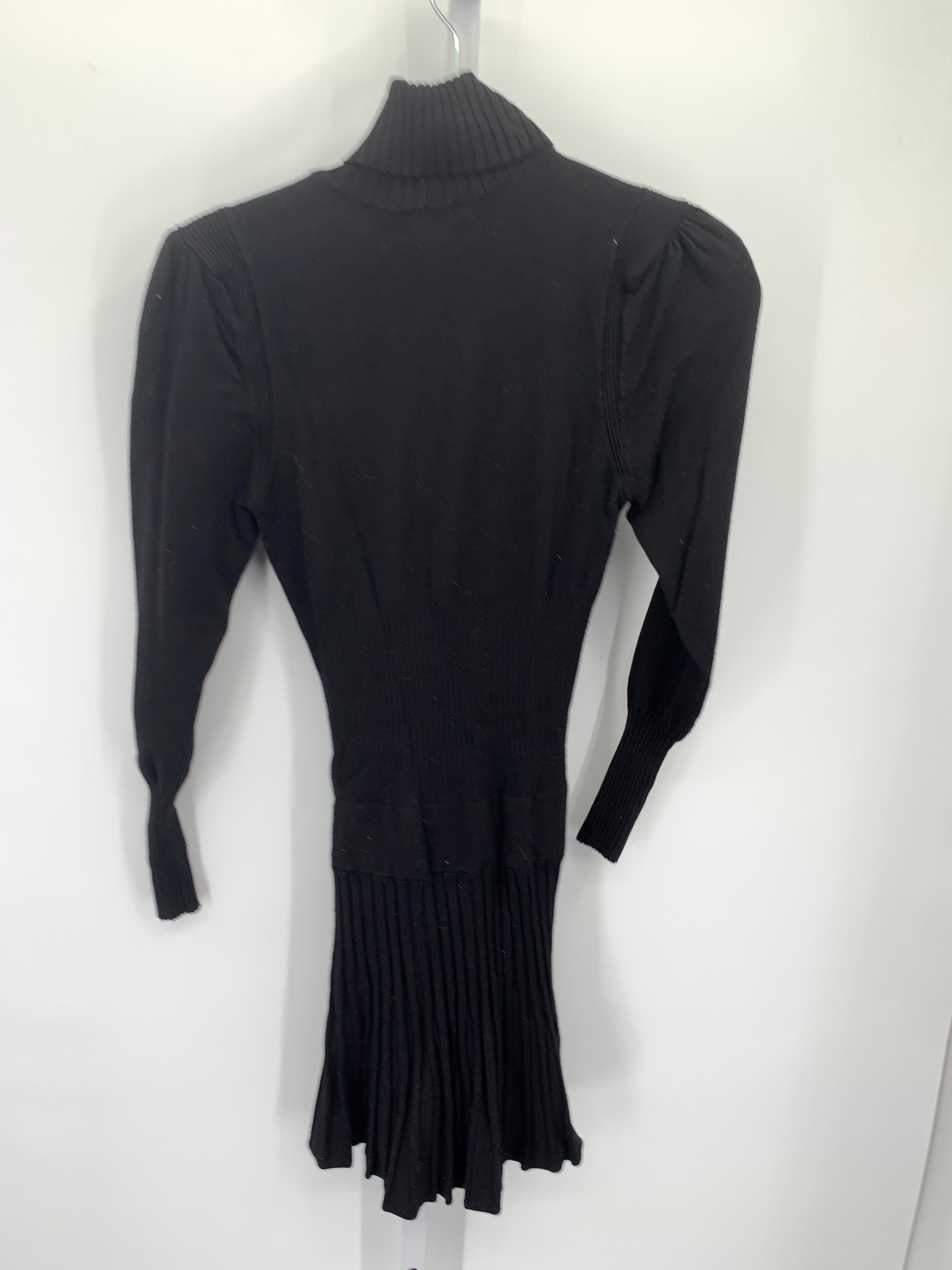 Venus Size Medium Misses Long Sleeve Dress