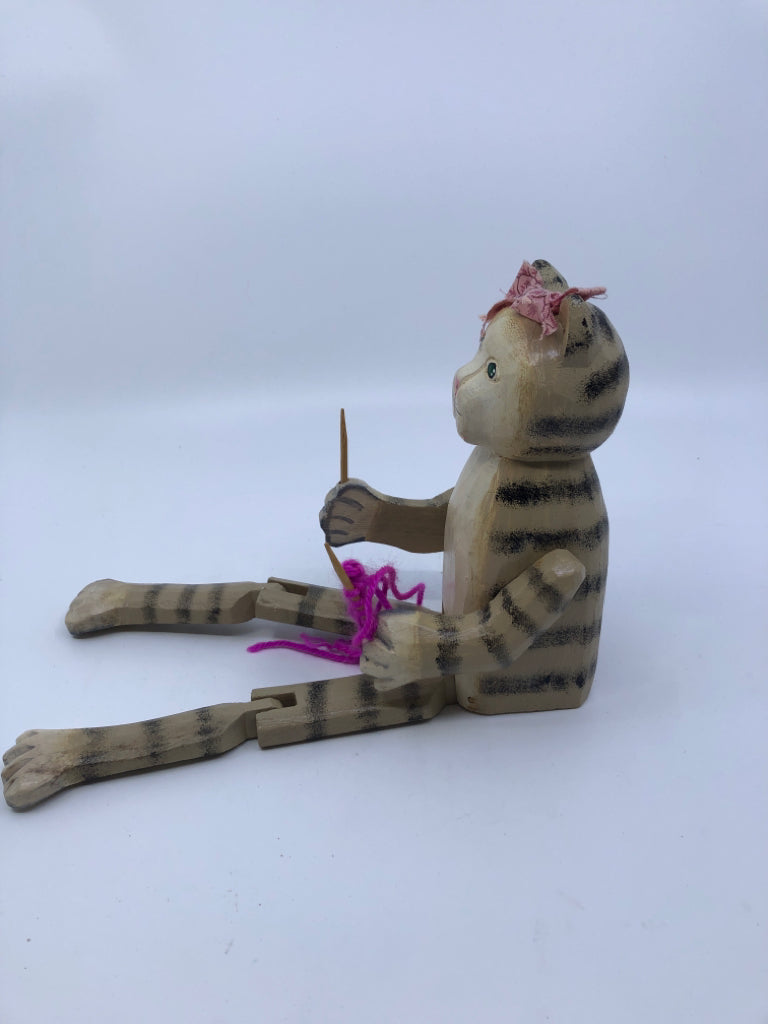 VTG SHELF SITTING KNITTING CAT.