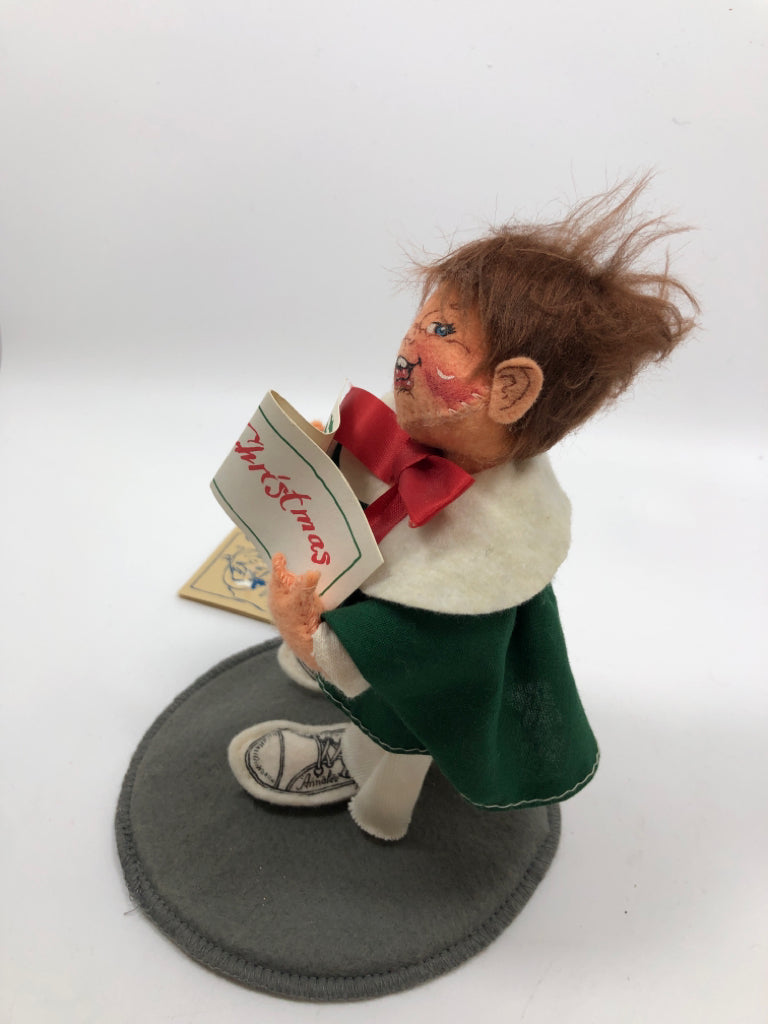 SM ANNALEE CHRISTMAS CAROLER.