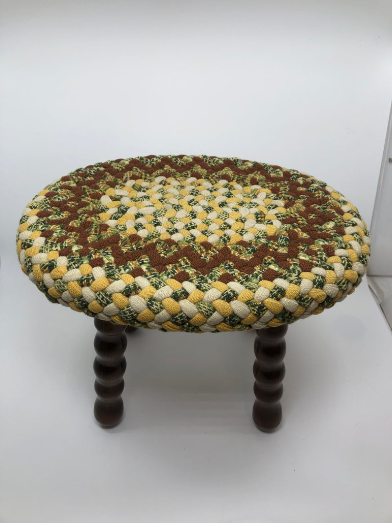 STOOL W/KNITTED TOP AND SPINDLE LEGS.