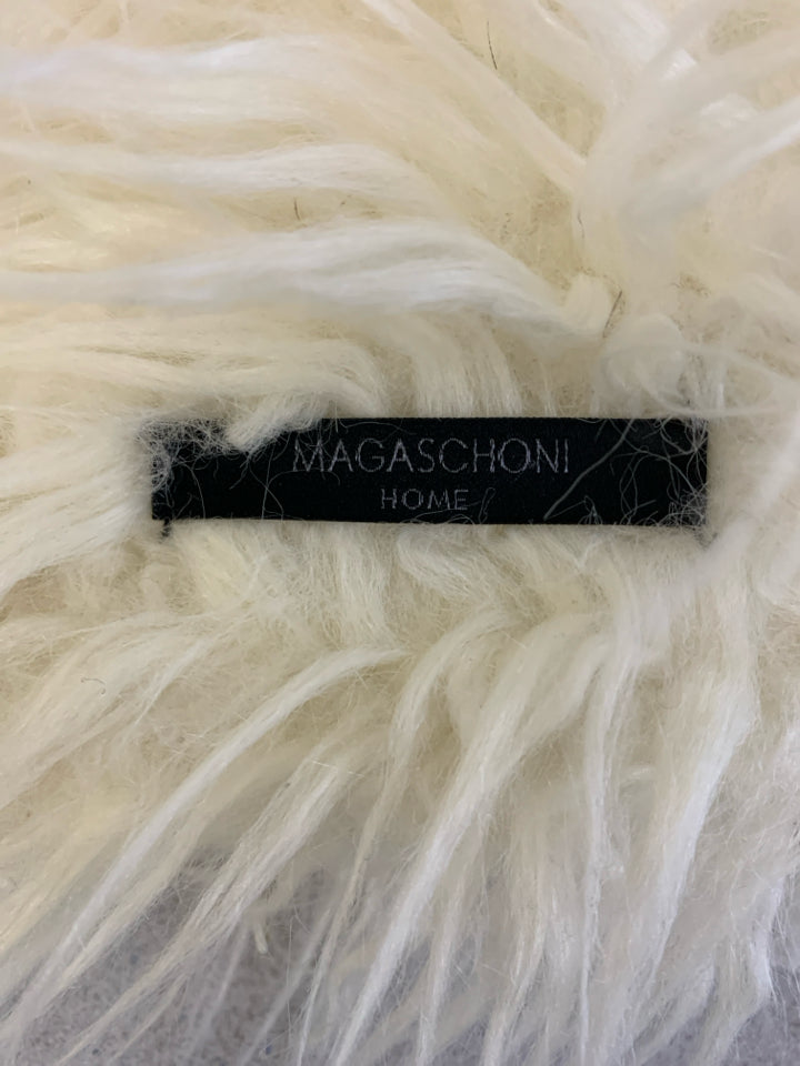 MAGASHONI CREAM FAUX FUR PILLOW.