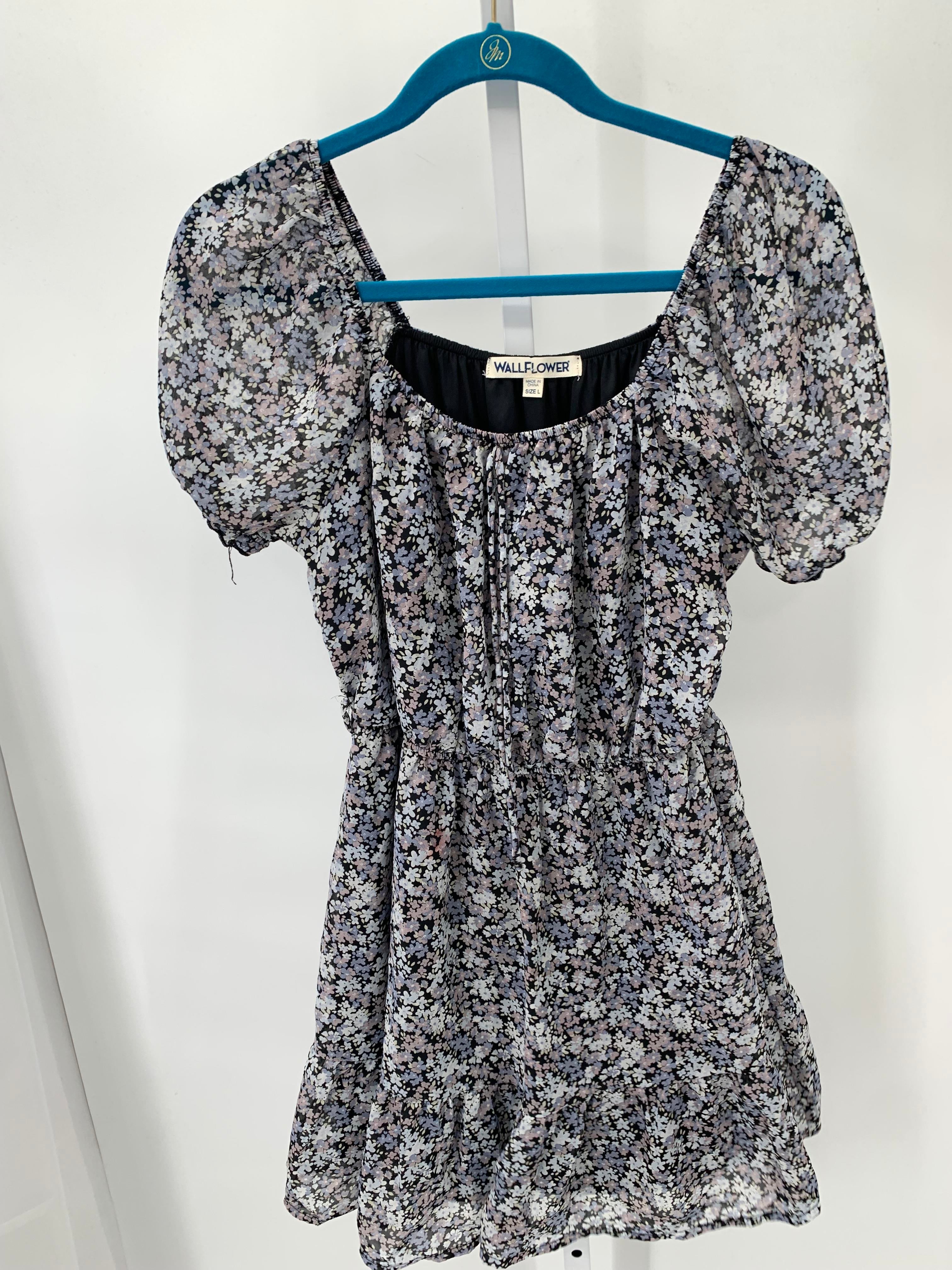 Wallflower Size Large Juniors Short Sleeve Dress