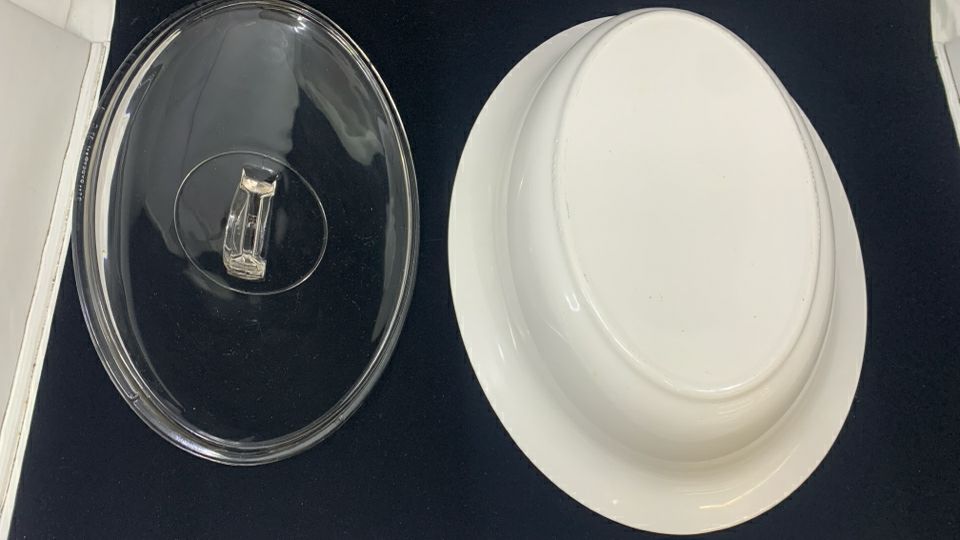 WHITE OVAL SERVING DISH IN STAND.