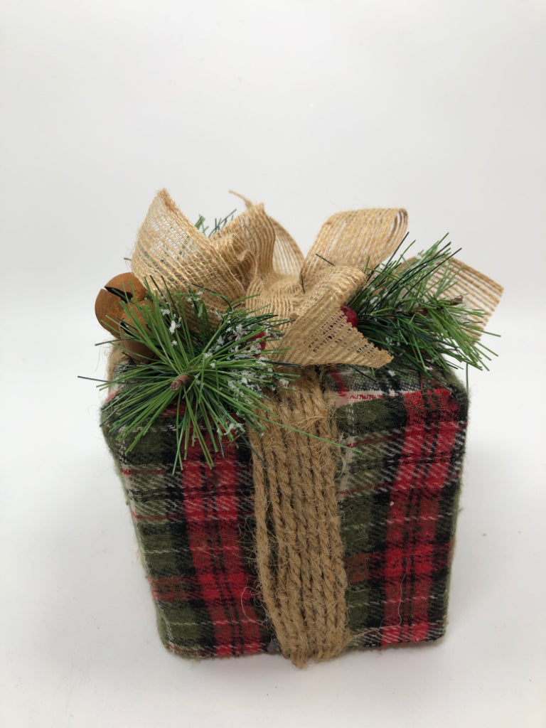 DECOR FABRIC PRESENT.