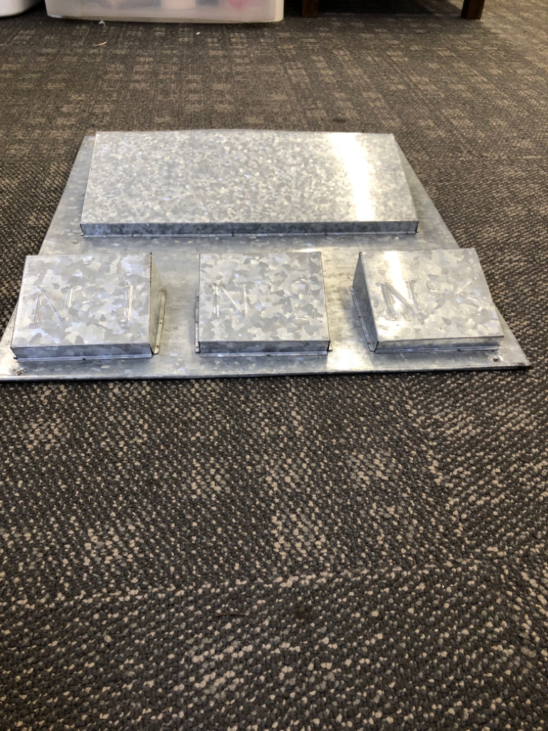 GALVANIZED 4 SLOT "STORAGE" POCKETS WALL HANGING.