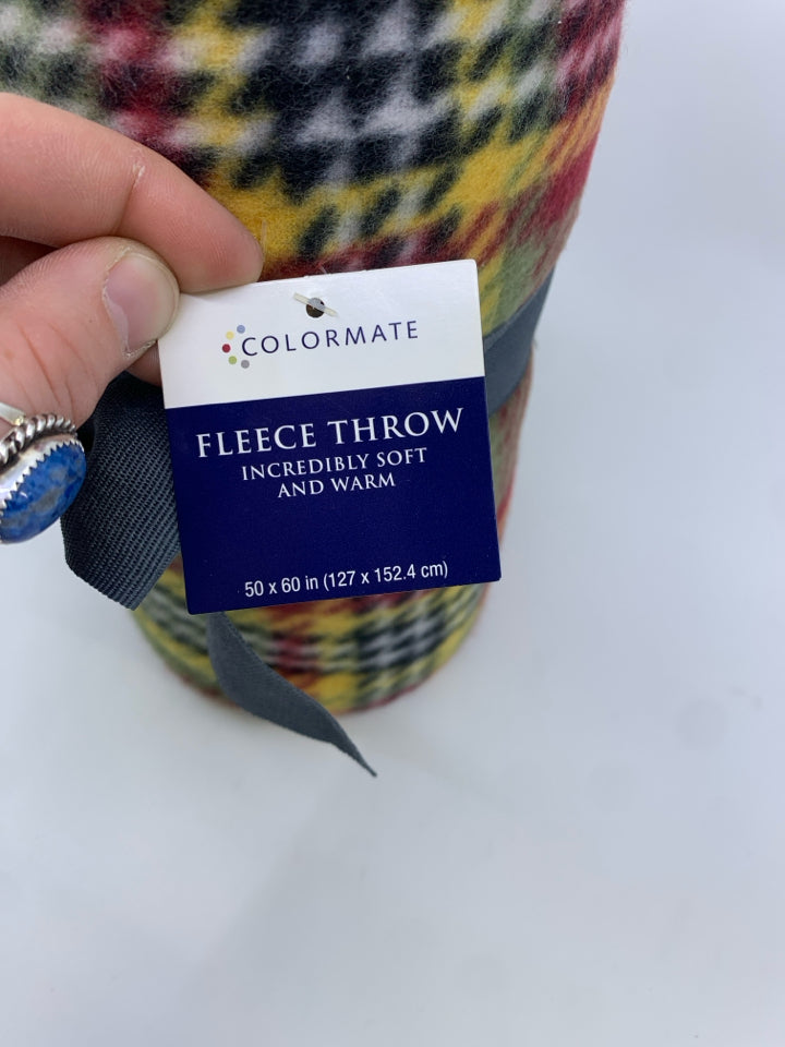 NIP COLORMATE PLAID FLEECE THROW.