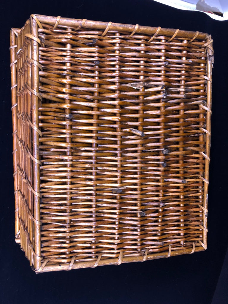 SQUARE BAMBOO STICK BASKET W/ REMOVABLE LID.