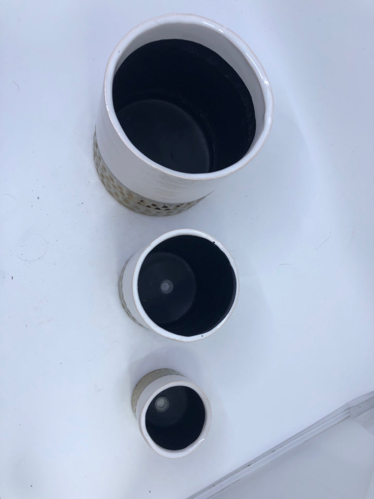 3PC CREAM AND GOLD PLANTER SET.
