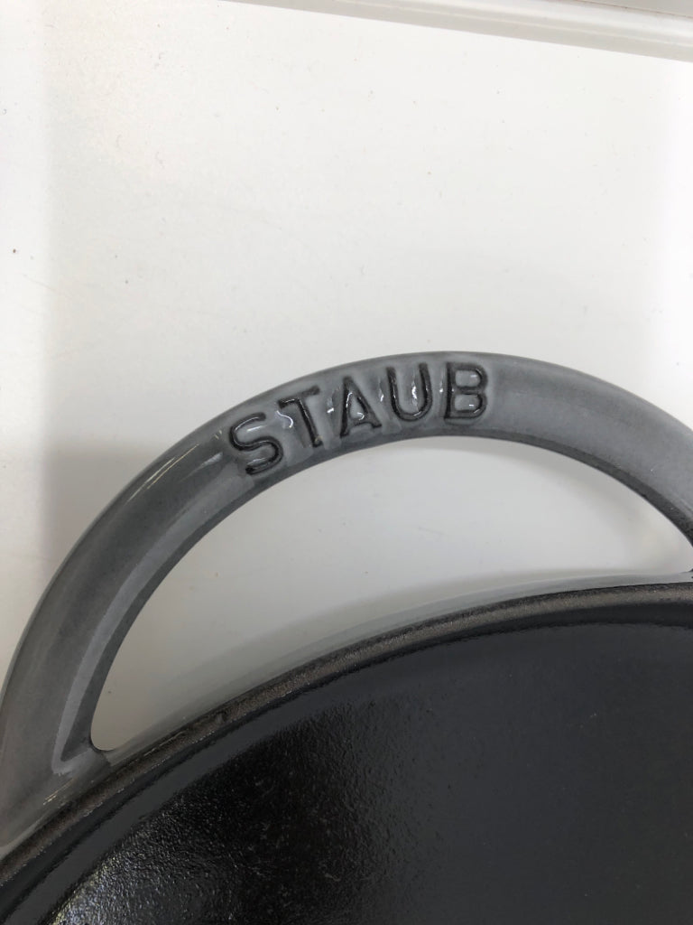 NEW GREY STAUB EVERYTHING BRAISER CAST IRON PAN W LID.