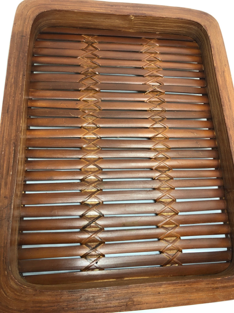 WOOD WOVEN TRAY.