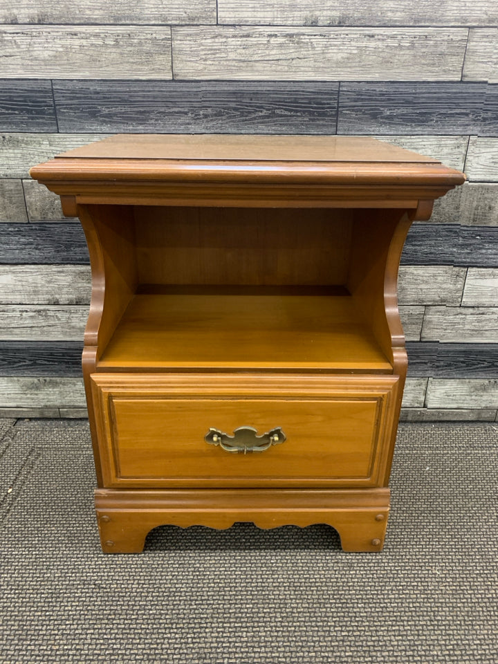 DARK WOOD NIGHT STAND W 1 DRAWER.