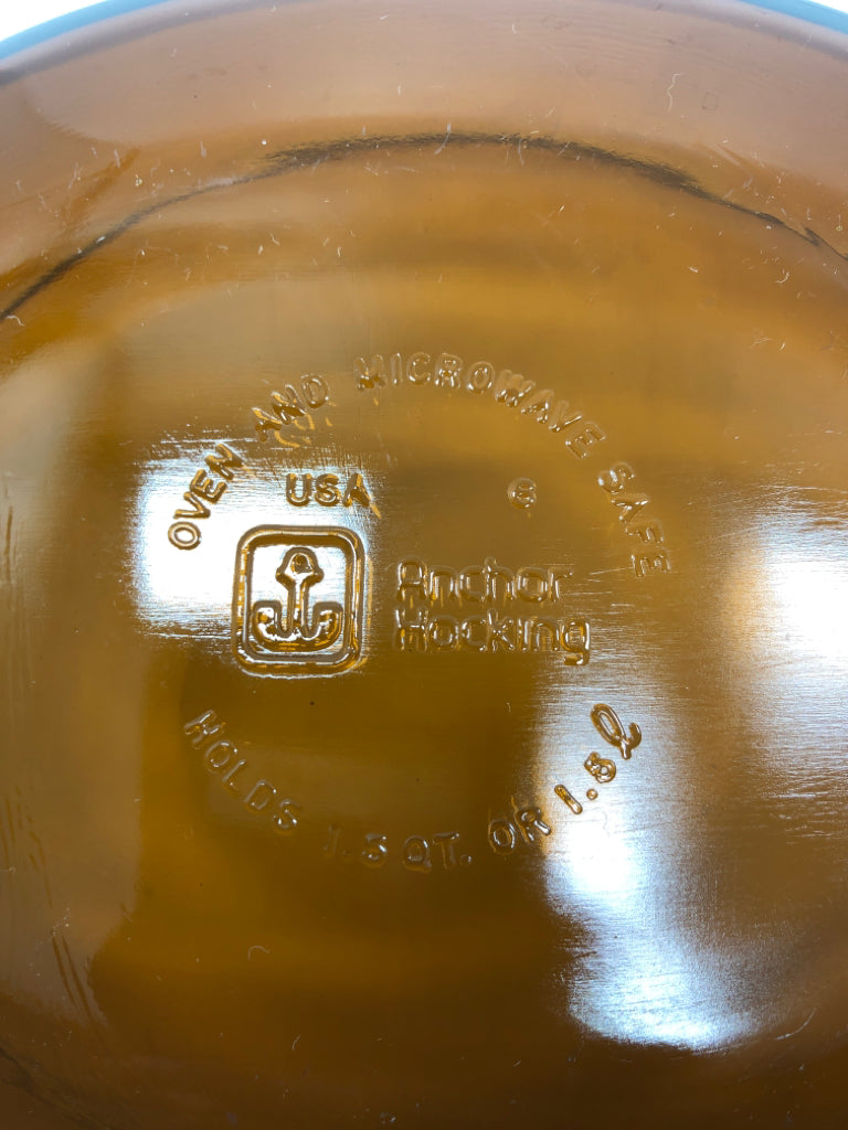 COVERED GLASS CASSEROLE DISH.
