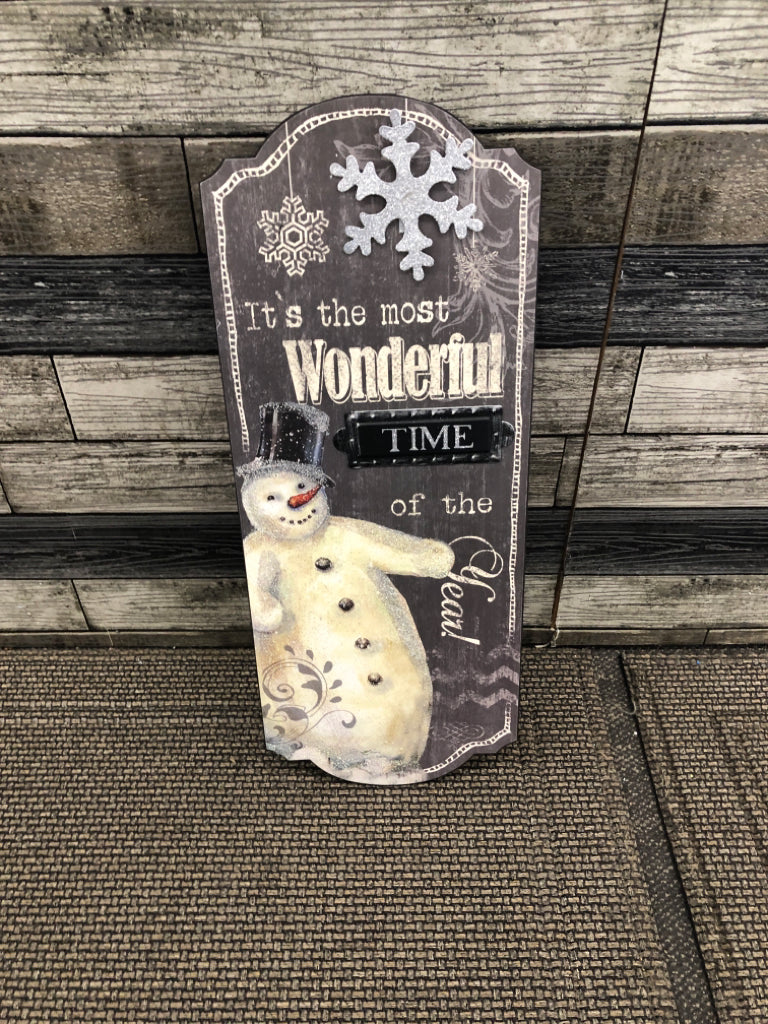 IT'S THE MOST WONDERFUL SNOWMAN WALL HANGING.