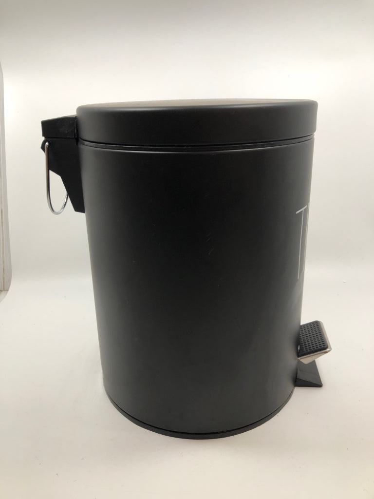 TRASH CAN - RAE DUNN.