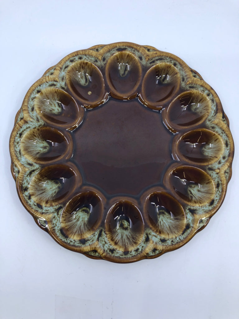 VTG BROWN W/ GREEN DRIP DETAIL DEVILED EGG HOLDER POTTERY.