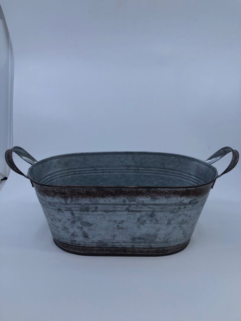 OVAL GALVANIZED METAL CONTAINER W/ HANDLES.