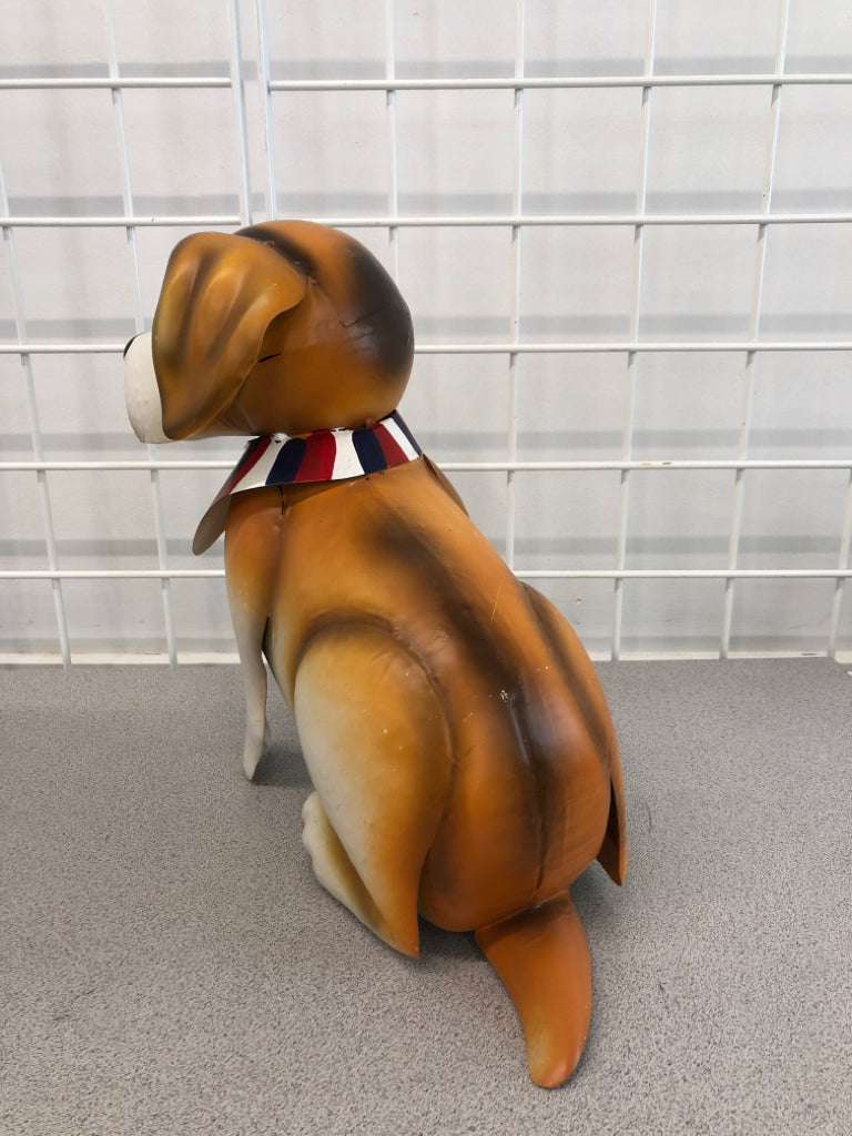 METAL DOG DECOR.