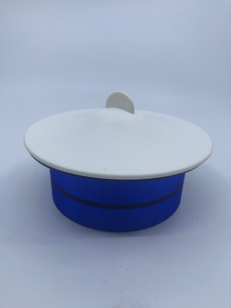 VTG BLUE AND WHITE ROUND BUTTER DISH.