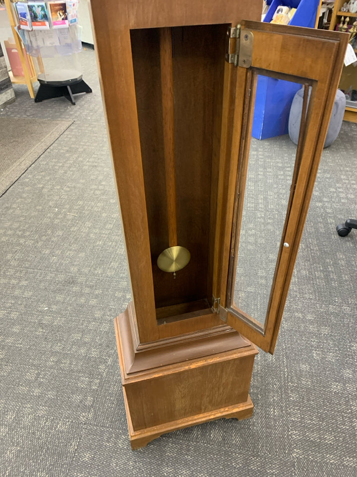VTG WOOD MARTIN GRANDMOTHER CLOCK W/ KEY.