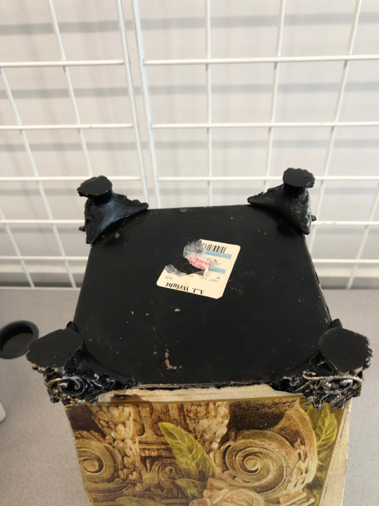 DISTRESSED FLORAL PLANTER.