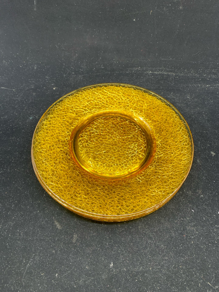 4 VTG YELLOW CRACKLE GLASS LUNCH PLATES.