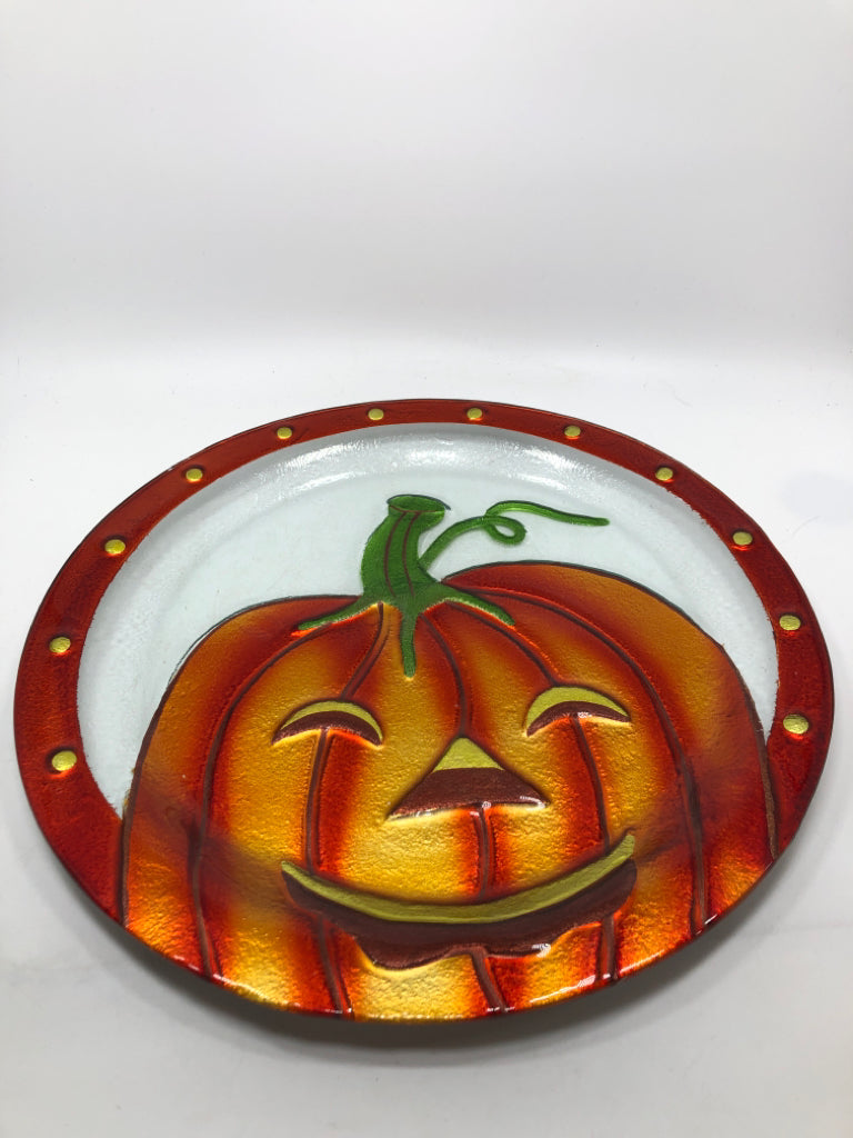 PUMPKIN EMBOSSED GLASS SERVING PLATE.