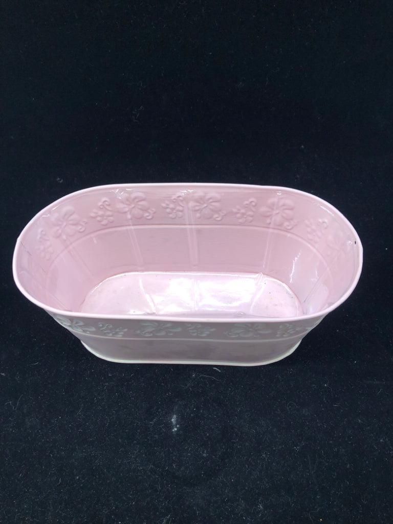 OVAL METAL PINK PLANTER W PLASTIC LINER.