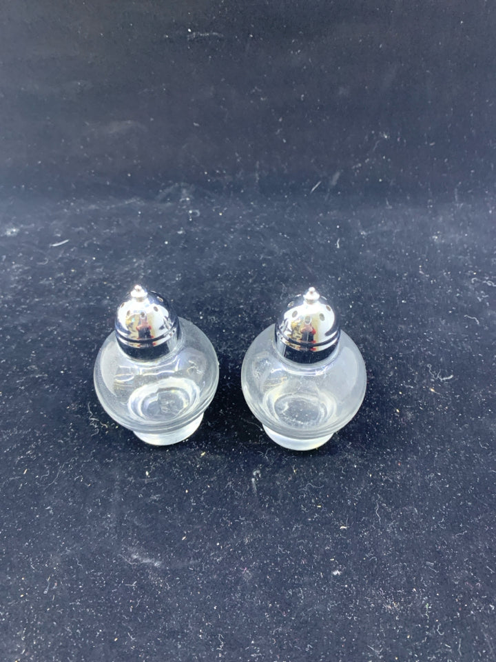 GLASS /SLIVER TOP S & P SHAKERS.