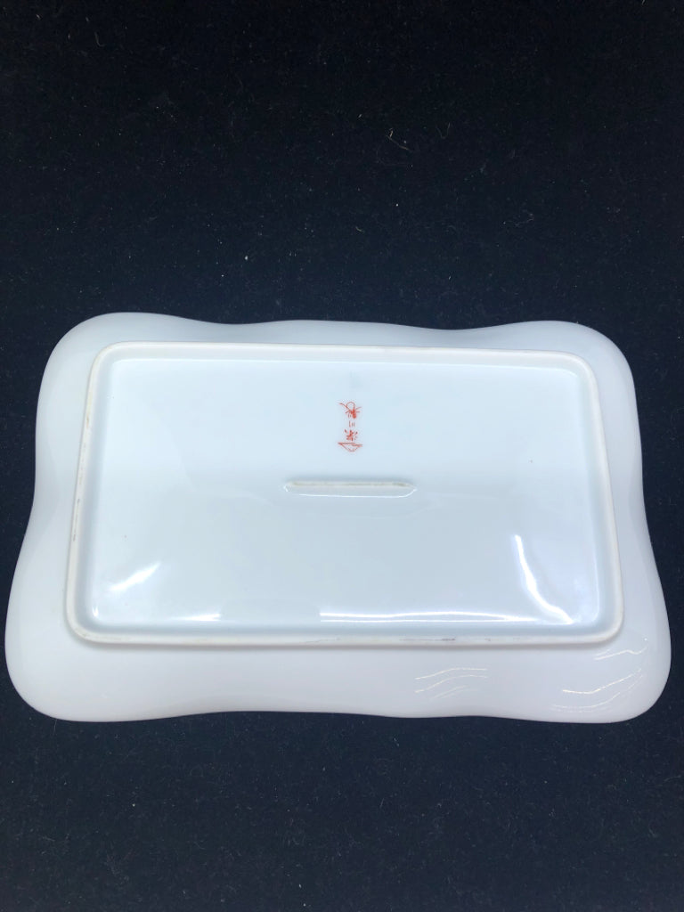 BLUE AND WHITE VASE RECTANGLE TRAY.