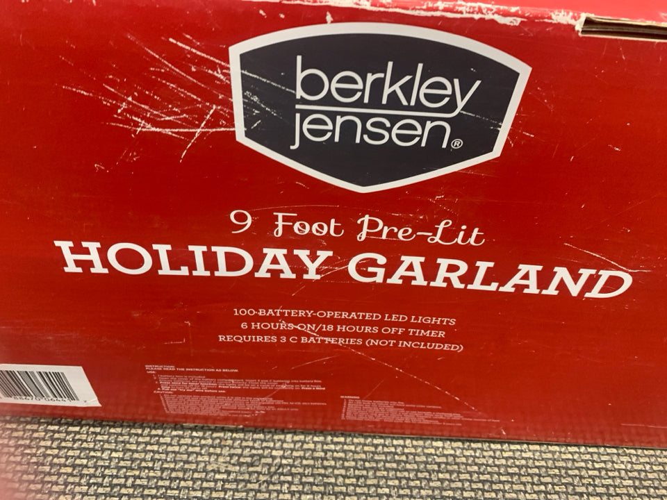 NIB 9FT PRELIT GARLAND.