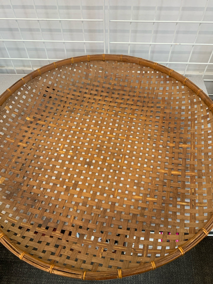 LARGE ROUND SHALLOW BAMBOO BASKET/TRAY.