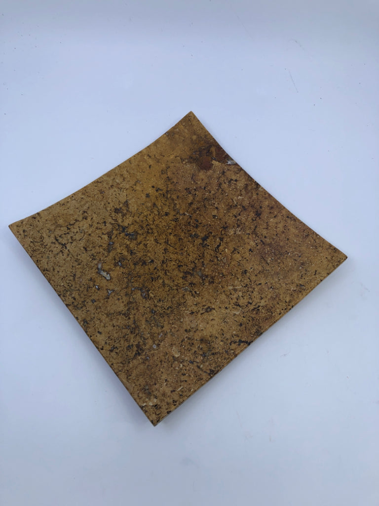 SQUARE TRAVERTINE WATER STONE TRAY.