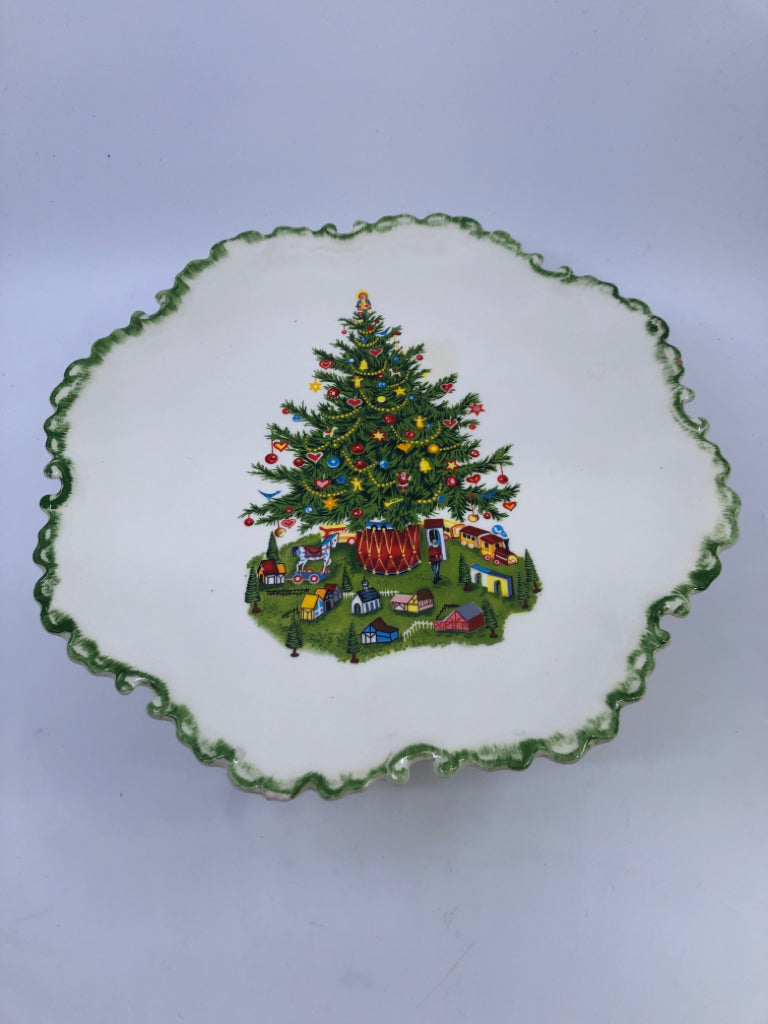 CAKE PLATTER W CHRISTMAS TREE AND VILLAGE UNDERNEATH, GREEN EDGES.