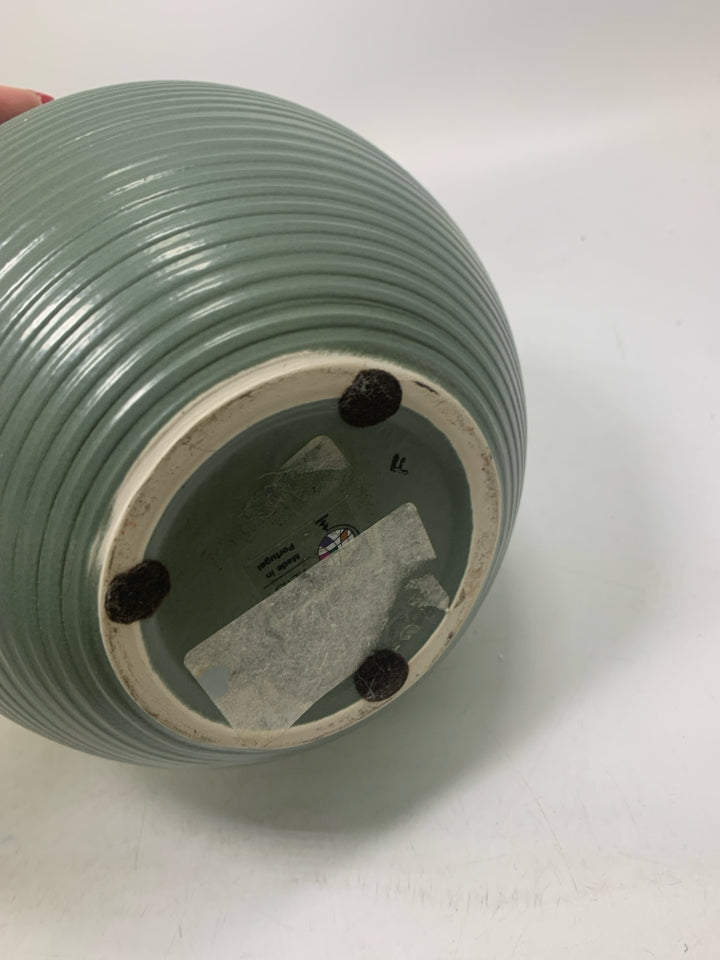 LARGE RIBBED FUNKY SHAPED VASE.