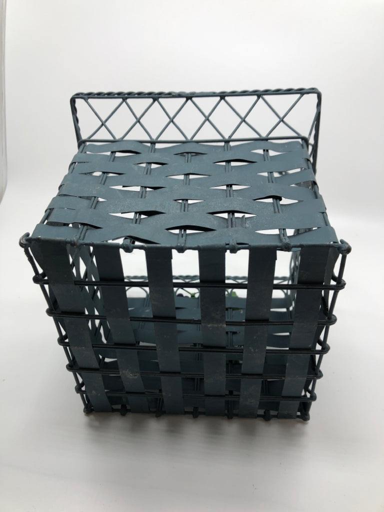 BLUE METAL BASKET W/GRAPES.