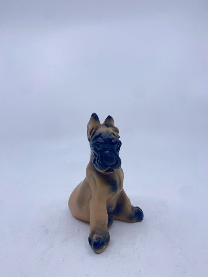 TAN SITTING BOXER PUPPY.