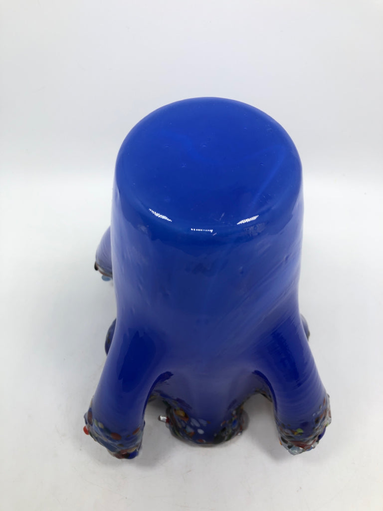 ROYAL BLUE ART GLASS VASE W/COLORFUL RIM.
