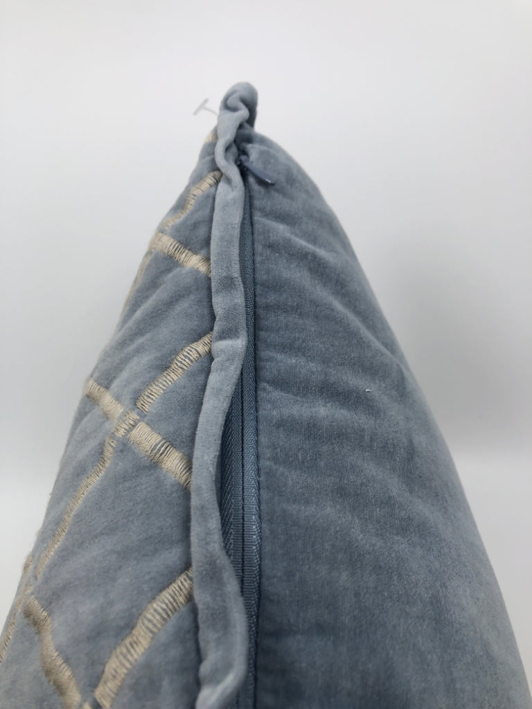 LIGHT BLUE STITCHED ACCENT PILLOW.