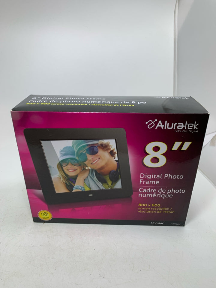 NIB DIGITAL PHOTO FRAME.