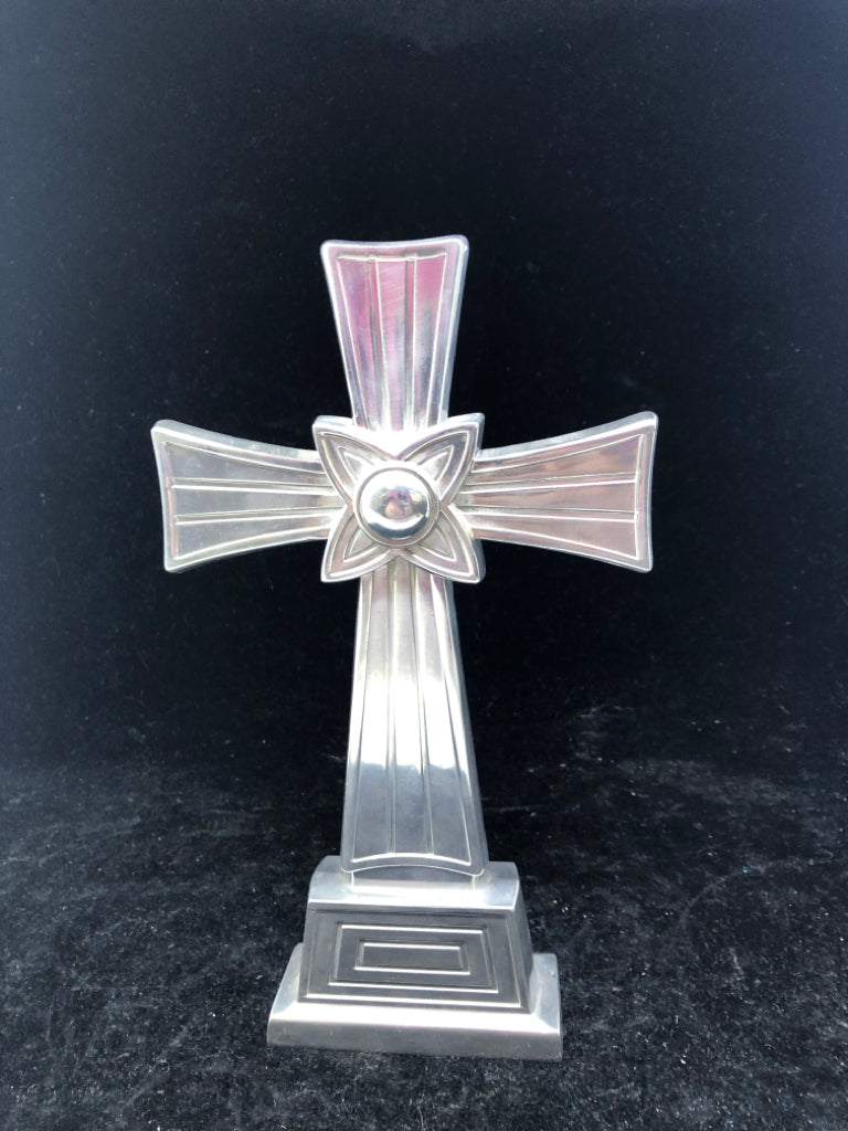 HEAVY DECORATIVE METAL CROSS.