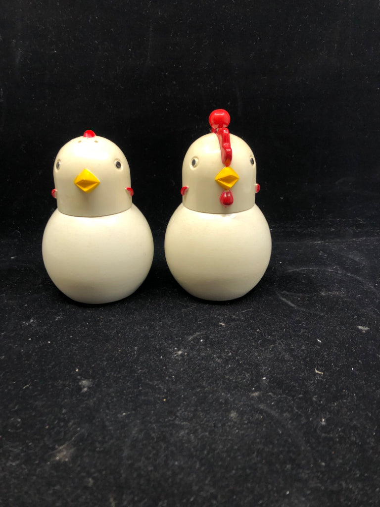 CHICKEN SALT + PEPPER SHAKER.