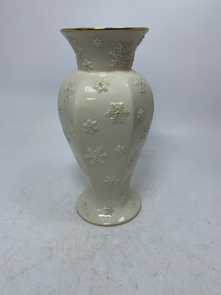 LENOX WINTER SPLENDOR EMBOSSED SNOWFLAKES IVORY VASE.