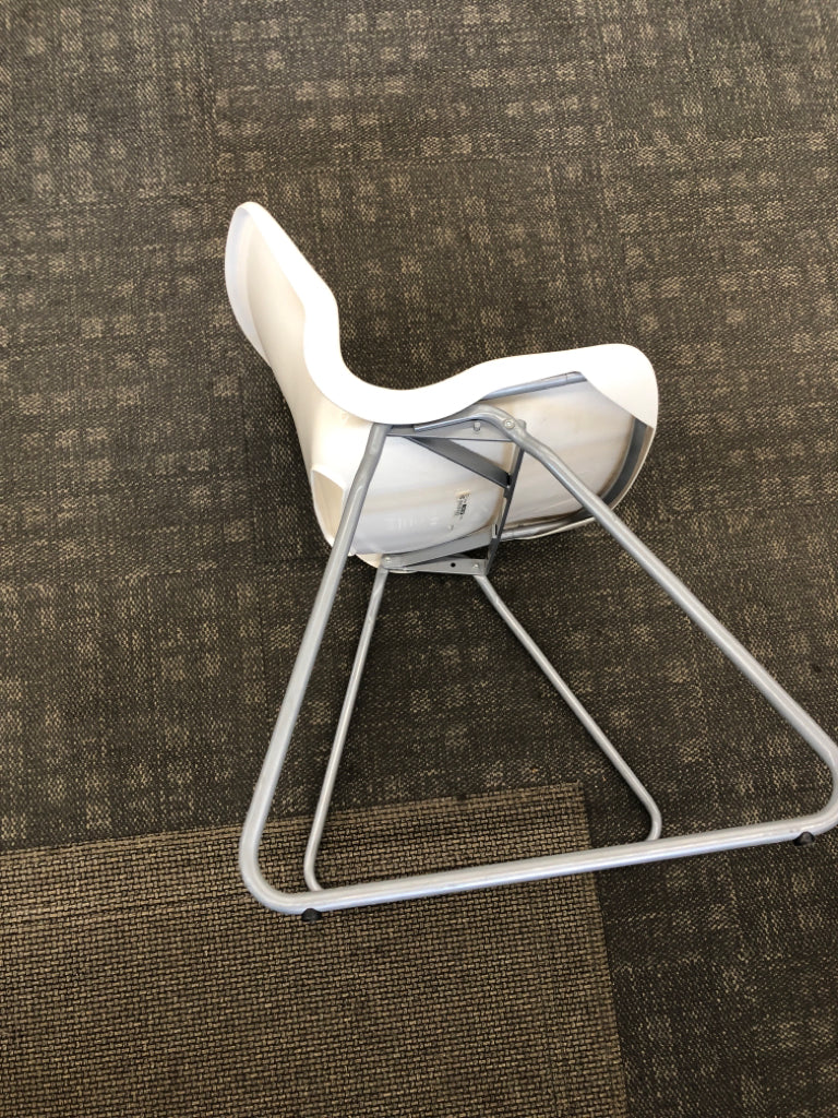 IKEA WHITE PLASTIC CHAIR W/METAL LEGS.