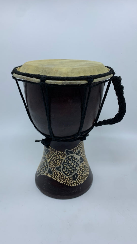 DK BROWN DRUM DECOR W/TAN TURTLES.
