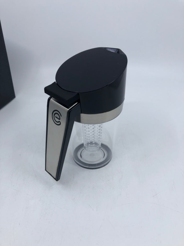 NIP OIL INFUSER AND DISPENSER.